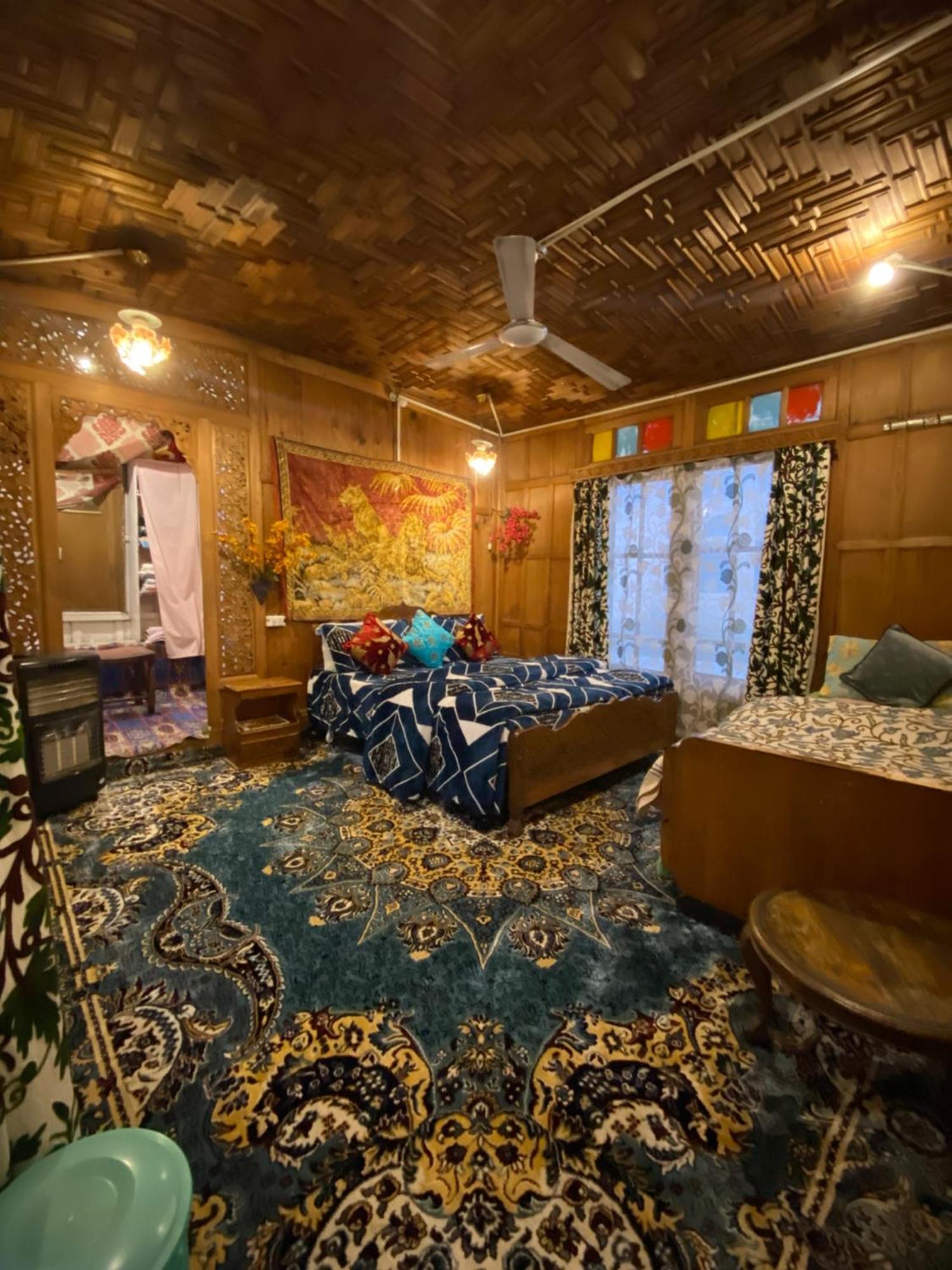 Lake Palace Group Of House Boats Srinagar  Exterior photo