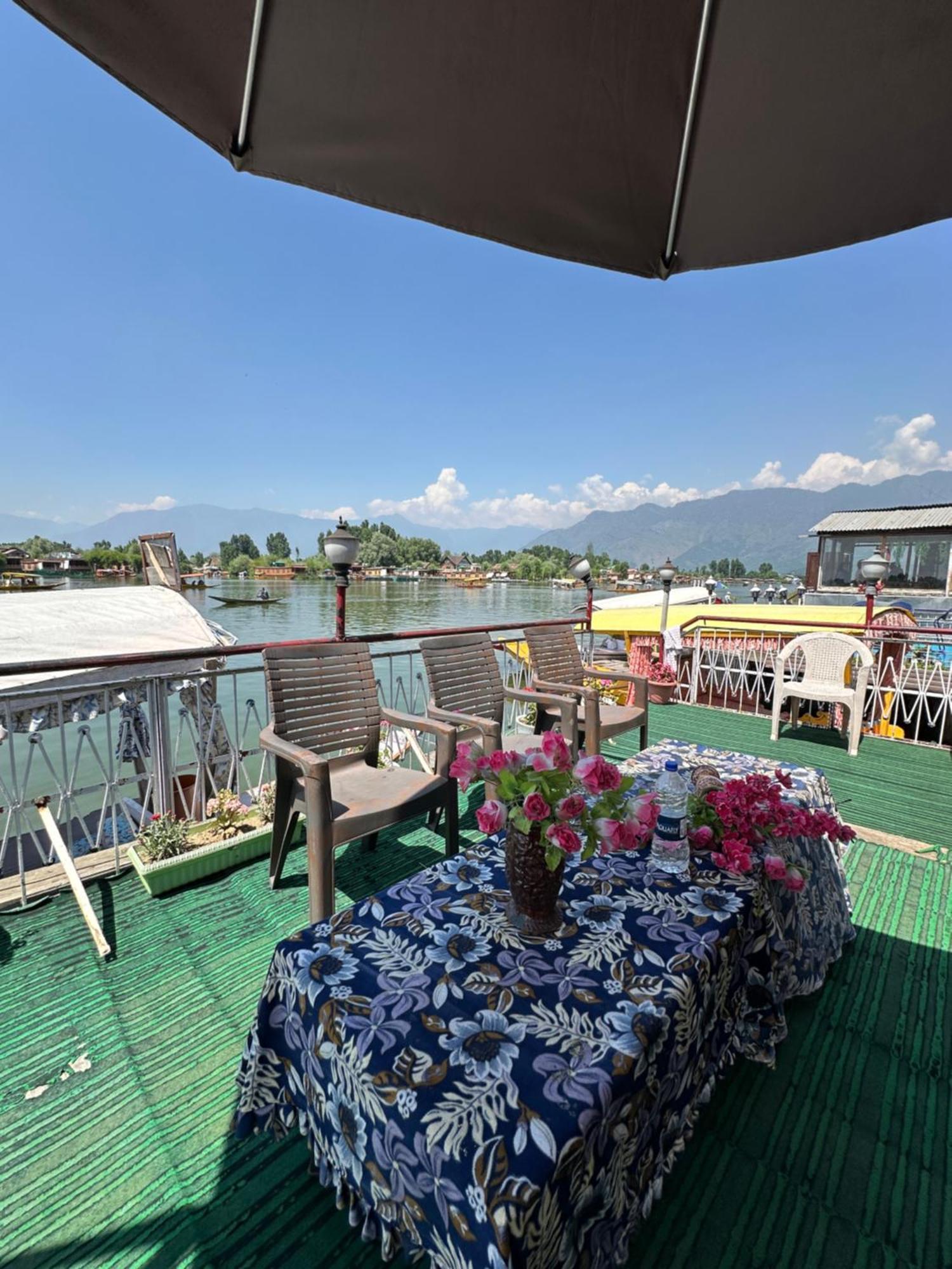 Lake Palace Group Of House Boats Srinagar  Exterior photo