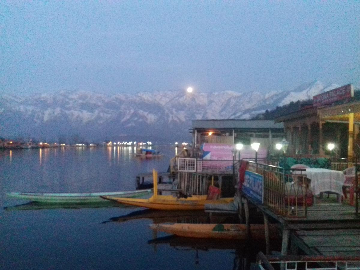 Lake Palace Group Of House Boats Srinagar  Exterior photo