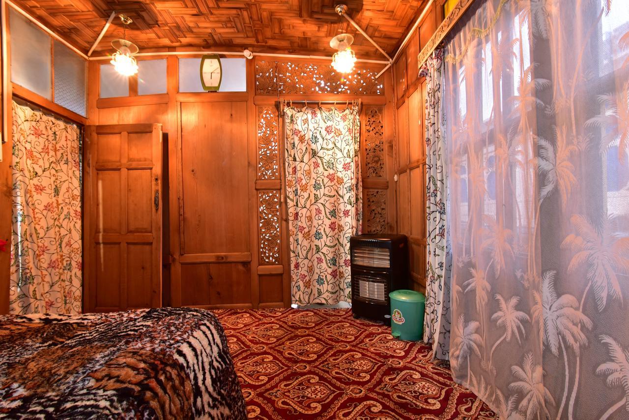 Lake Palace Group Of House Boats Srinagar  Exterior photo