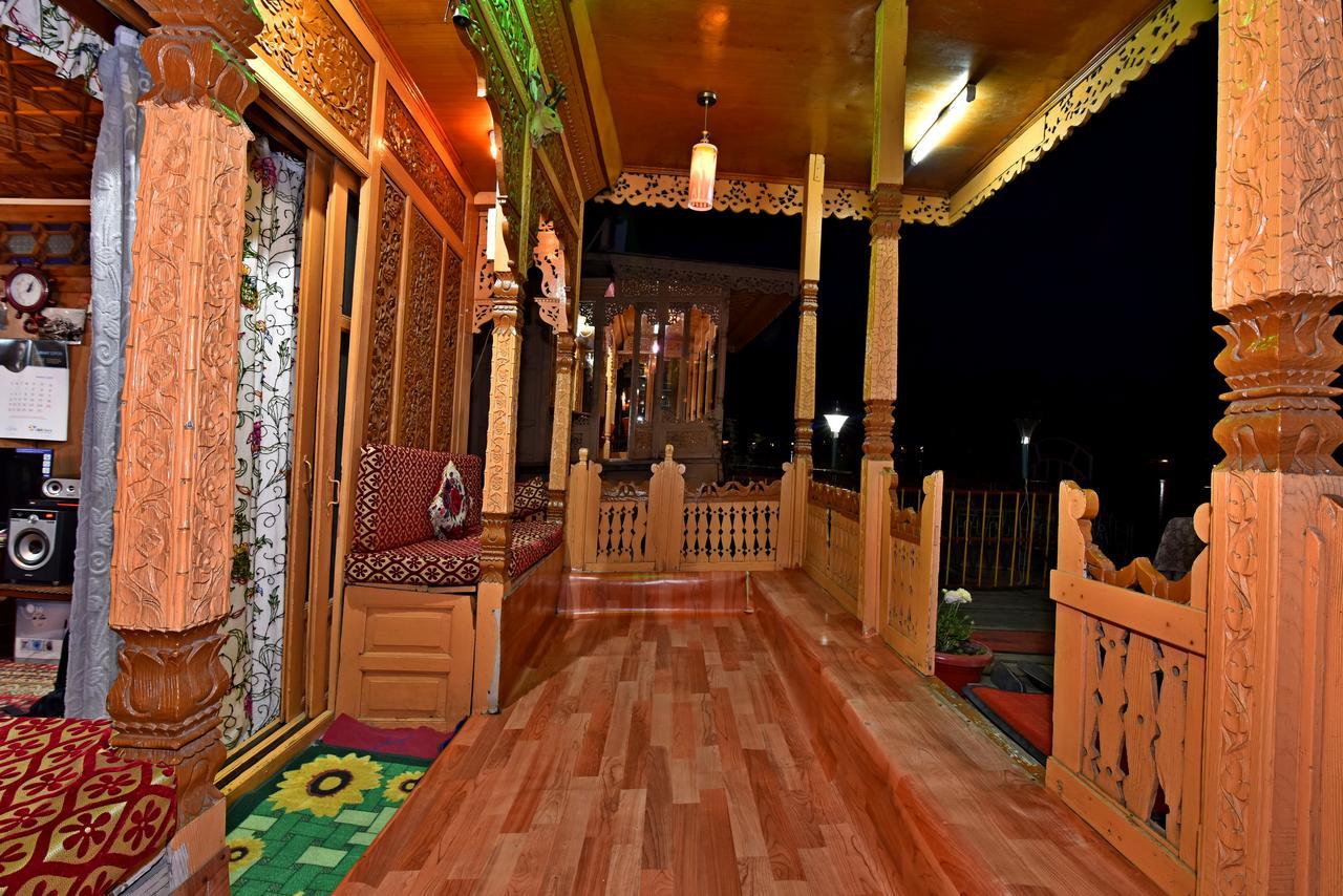 Lake Palace Group Of House Boats Srinagar  Exterior photo